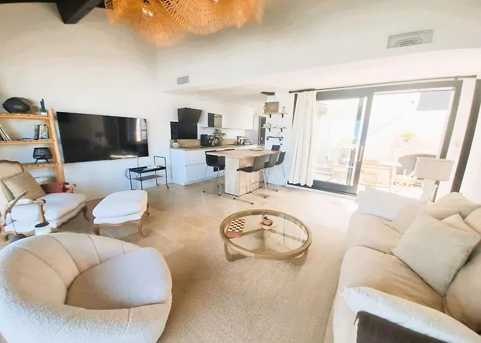 Marcogblan - Superbe T4 Refait A Neuf Avec Vue Port * Cogolin